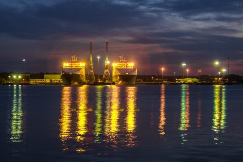 shot-of-southampton-and-a-pier-in-the-evening-with-ships