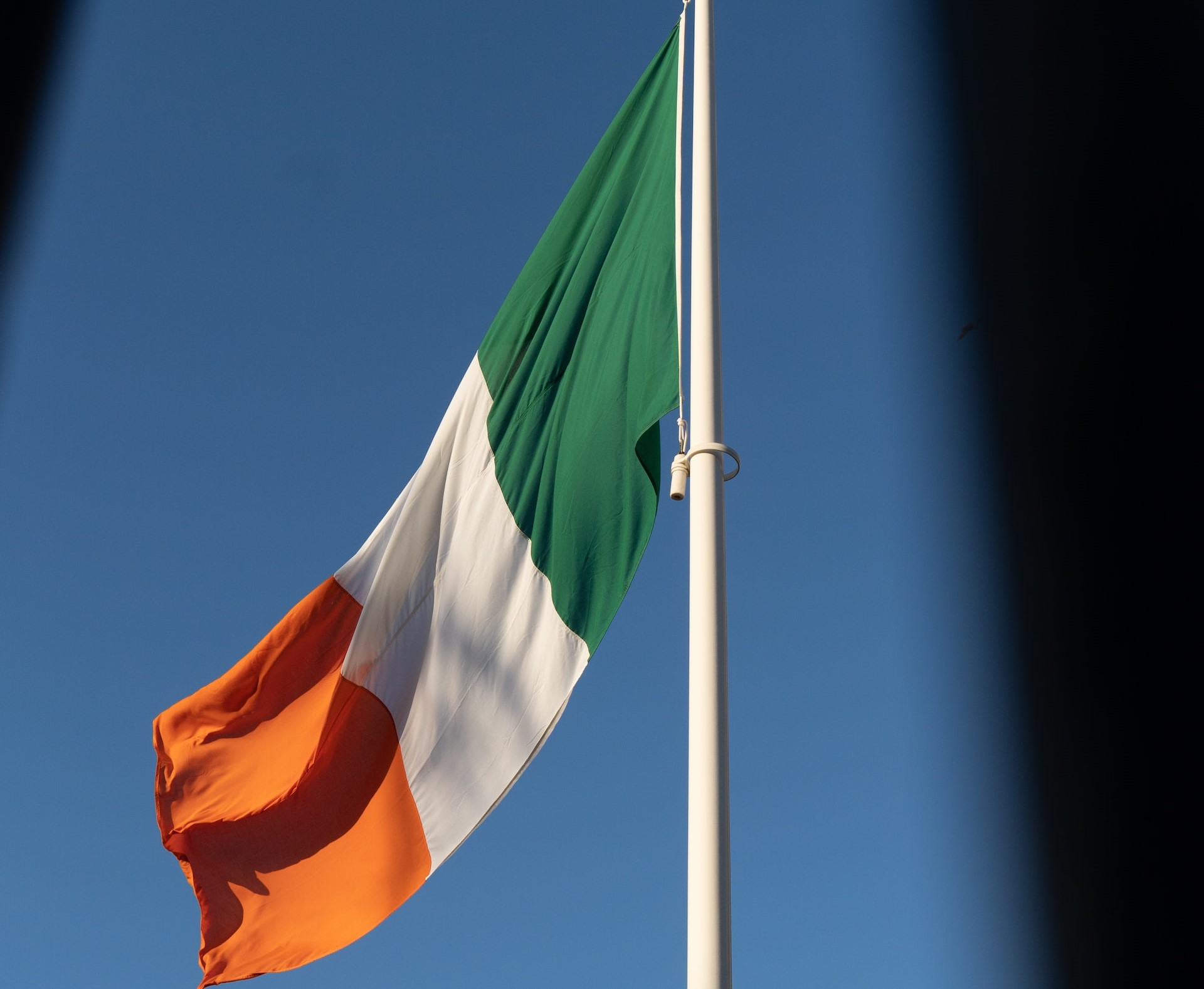 the-flag-of-ireland-on-a-flagpole-swaying-in-the-wind