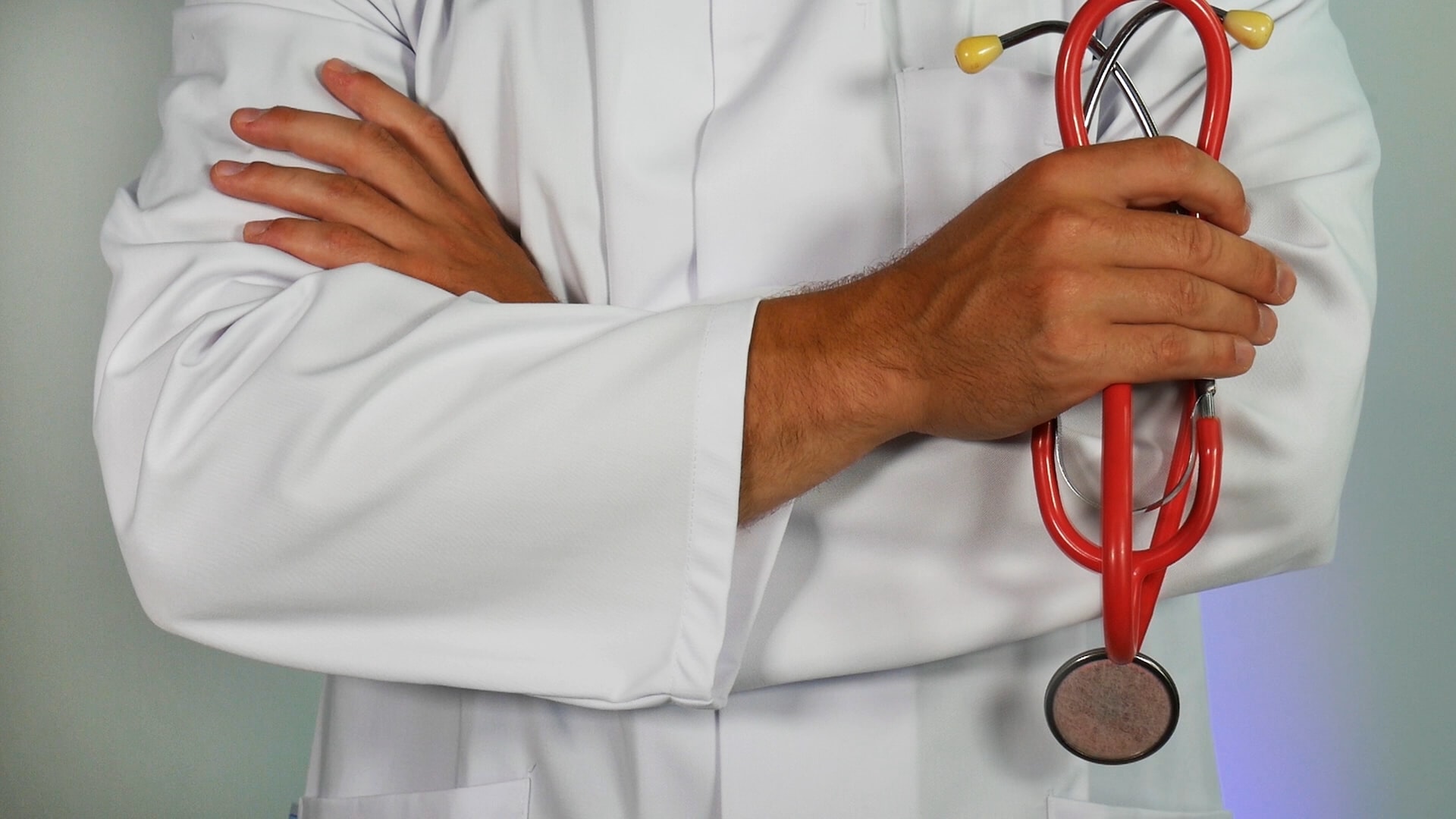 close-up-of-a-doctor-with-folded-arms-holding-a-stethoscope