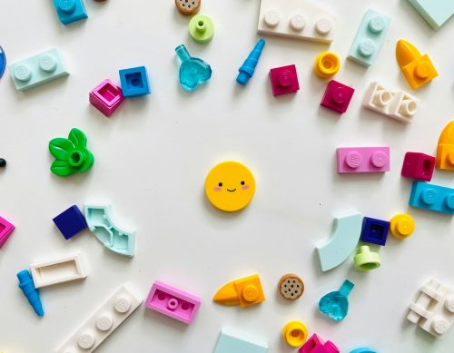 image-of-a-small-yellow-smiley-face-surrounded-by-various-lego-bricks